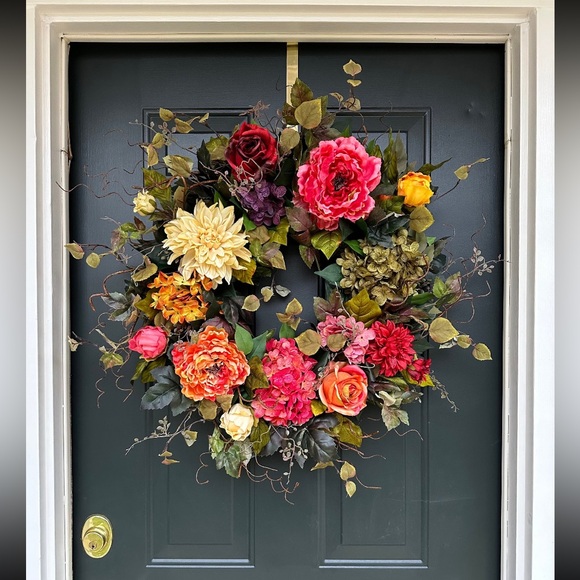 GORGEOUS FLORAL WREATH    NEW/HANDMADE - Picture 7 of 8